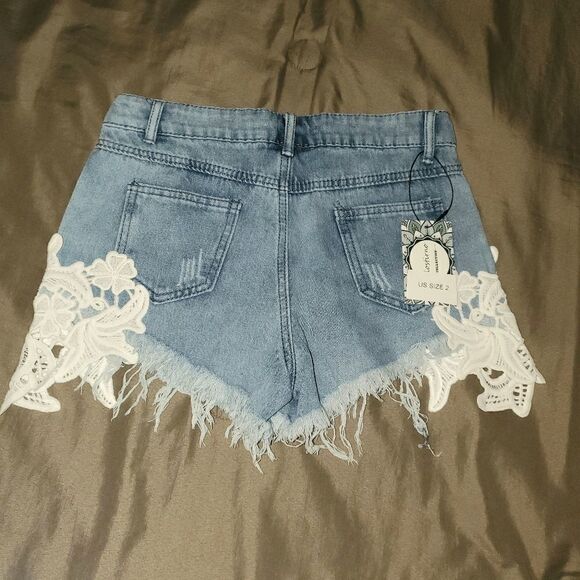 Blostirno Distressed-Lace Cut Off Shorts - Picture 4 of 4